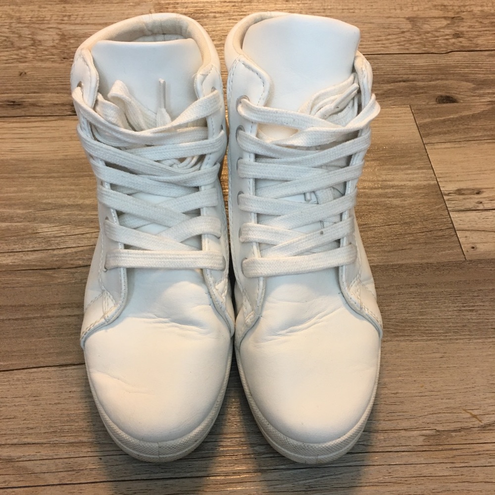 WHITE HIGH TOPS